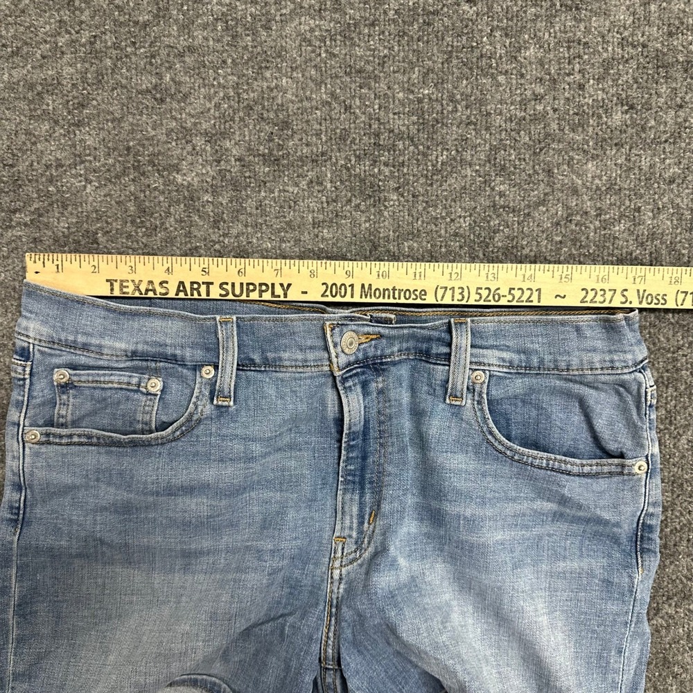 Levi's Shorts Womens Size 32 Blue Denim Mid Length Casual Light Wash Stretch - Picture 5 of 9